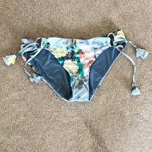 NWT Femme Printed Ruffled Side-Tie Bikini Bottoms